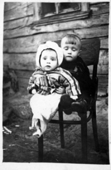 Białoruś. Wieś Katawicze. Regina i Stanisława Pyszyńskie. Kolekcja fotografii archiwalnej &ndash; Losy posłuchane - Białoruś. [Dokument ikonograficzny]