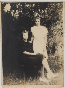 Białoruś. Wieś Katawicze. Fotografia z albumu rodzinnego Reginy (ur. 1910) i Stanisławy (ur. 1930) Pyszyńskich. Kolekcja fotografii archiwalnej &ndash; Losy posłuchane - Białoruś. [Dokument ikonograficzny]