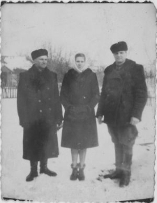 Białoruś. Wieś Katawicze. Fotografia z albumu rodzinnego Reginy (ur. 1910) i Stanisławy (ur. 1930) Pyszyńskich. Kolekcja fotografii archiwalnej &ndash; Losy posłuchane - Białoruś. [Dokument ikonograficzny]