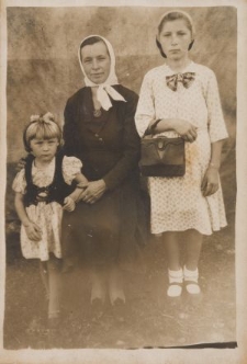 Białoruś. Wieś Markucie. Fotografia z albumu rodzinnego Bernardy Połujan. Kolekcja fotografii archiwalnej – Losy posłuchane - Białoruś. [Dokument ikonograficzny]