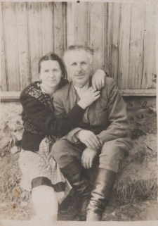 Białoruś. Wieś Markucie. Fotografia z albumu rodzinnego Bernardy Połujan. Kolekcja fotografii archiwalnej &ndash; Losy posłuchane - Białoruś. [Dokument ikonograficzny]