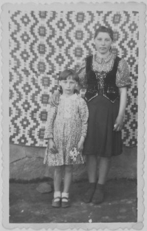 Białoruś. Wieś Markucie. Fotografia z albumu rodzinnego Bernardy Połujan. Kolekcja fotografii archiwalnej – Losy posłuchane - Białoruś. [Dokument ikonograficzny]