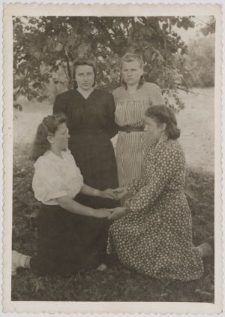 Białoruś. Wieś Ładyga. Fotografia z albumu rodzinnego Stanisławy Trusiłło (ur. 1925, Wasiliszki)