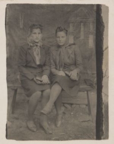 Białoruś. Wieś Arcisze. Fotografia z albumu rodzinnego Władzi Kirwiel (ur. 1926). Kolekcja fotografii archiwalnej &ndash; Losy posłuchane - Białoruś. [Dokument ikonograficzny]