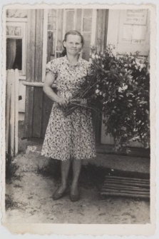 Białoruś. Wieś Serafiny. Fotografia z albumu rodzinnego Malwiny Mikuć (ur. 1920). Kolekcja fotografii archiwalnej &ndash; Losy posłuchane - Białoruś. [Dokument ikonograficzny]