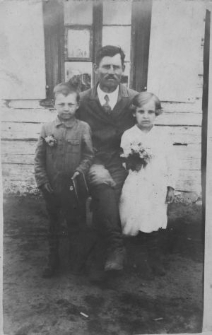 Białoruś. Wieś Radziwiłłowce. Fotografia z albumu rodzinnego Marii Stanisława Kupraszewicza. Kolekcja fotografii archiwalnej &ndash; Losy posłuchane - Białoruś. [Dokument ikonograficzny]