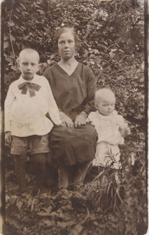 Białoruś. Wieś Piaskowce. Fotografia z albumu rodzinnego Juliana Czapli (ur.1921). Kolekcja fotografii archiwalnej &ndash; Losy posłuchane - Białoruś. [Dokument ikonograficzny]