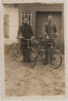 Białoruś. Wieś Piaskowce. Fotografia z albumu rodzinnego Juliana Czapli (ur.1921). Kolekcja fotografii archiwalnej – Losy posłuchane - Białoruś. [Dokument ikonograficzny]