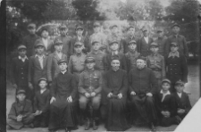 Białoruś. Wieś Piaskowce. Fotografia z albumu rodzinnego Juliana Czapli (ur.1921). Kolekcja fotografii archiwalnej &ndash; Losy posłuchane - Białoruś. [Dokument ikonograficzny]