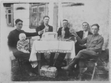 Białoruś. Wieś Piaskowce. Fotografia z albumu rodzinnego Juliana Czapli (ur.1921). Kolekcja fotografii archiwalnej &ndash; Losy posłuchane - Białoruś. [Dokument ikonograficzny]