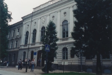 Drohobycz. Budynek byłego Państwowego Gimnazjum im. Władysława Jagiełły. „Kolekcja fotografii dokumentalnej – Ukraina”. [Dokument ikonograficzny]
