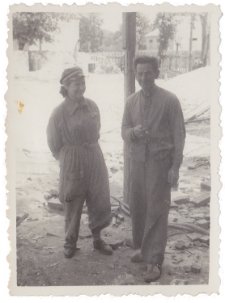 Danuta Neuhüttler na budowie, jako uczennica Technikum Budowlanego, Białystok, 18.07.1950 r.