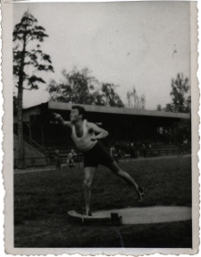 Leszek Grądzki na Stadionie "Zwierzyniec", ul. 11 Listopada, Białystok, 1957 r.
