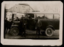 Bus, którym wożono ludzi do pracy na trasie Białystok-Wasilków-Białystok, Wasilków, lata 20.-30. XX w.
