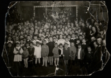 Choinka dla dzieci pracownik&oacute;w Policji, ul. Warszawska 63, Białystok, ok. 1934 &ndash; 35 r.