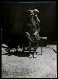 Ksenia Koszewska z wnuczką Elwirą, 1967 r.