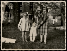 Eugenia Kula wraz z dziećmi, Białystok, lata 60. XX w.