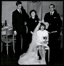 Ligia Halina Liskowacka–Zinkow z mężem Jerzym na ślubie znajomych, Białystok, lata 50-60.XX w.