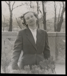 Ligia Halina Liskowacka&ndash;Zinkow na tarasie kościoła Św. Rocha, Białystok XX w.