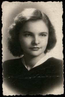 Zdjęcie portretowe Danuty Roszkiewicz, 1951 r.