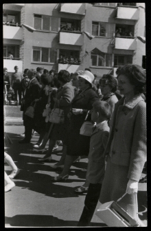 Pochód z okazji Święta 1. Maja; grono nauczycielskie Szkoły Podstawowej nr 4, Białystok, 1966 r.