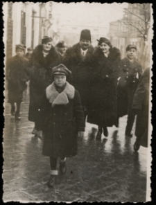 Spacer rodzinny, ul. Kilińskiego, Białystok, ok. 1938 r.