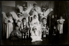 Jasełka w przedszkolu, róg ul. Warszawskiej i Monopolowej, Białystok, 1935 r.