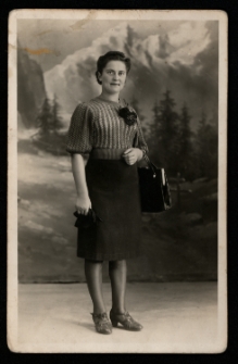 Zdjęcie portretowe w atelier fotogtaficznym, lata 40-50. XX w.