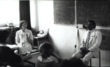 Lekcja języka esperanto - spotkanie młodzieży z Pakistańczykiem, Wasilków, wrzesień 1988 r.