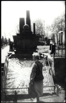 Grób Ludwika Zamenhofa, cmentarz żydowski przy ulicy Okopowej, Warszawa, 10 maja 1981 r.