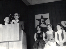 Koncert uczniów ze Szkoły Podstawowej nr 25, XXV jubileusz Polskiego Kongresu Esperanto, Białystok, koniec lat 80. XX w.