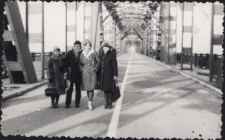 Zdjęcie grupowe na moście, Toruń, XX w.