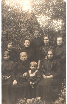 Zdjęcie rodzinne w ogrodzie, ul. Staszica 12, Białystok