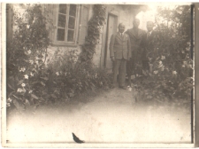 Zdjęcie rodzinne w ogrodzie, ul. Staszica 12, Białystok. początek XX w.