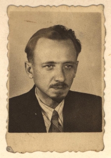 Zdjęcie portretowe Antoniego Czarniewicza, pierwszego nauczyciela Stanisława Wakulińskiego, Białowieża, 1942 r.