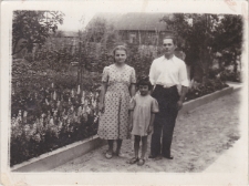 Wiera i Paweł Kaliszowie z córką Wierą, ul. Piasta 91, Białystok, lipiec 1938 r.