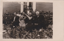 Zdjęcie rodznne w ogrodzie, ul. Gliniana, Białystok, 1942 r.