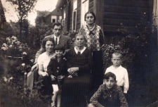Zdjęcie rodziny Szemiotów, ul. Skorupska 50a, Białystok, początek lat 30. XX w.