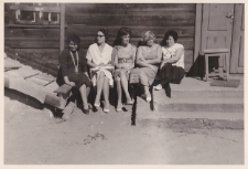 Zdjęcie rodzinne przed domem, ul. Kraszewskiego 12, Białystok, 1964 r.
