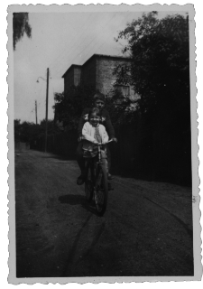 Dzieci na rowerze, ul. Sina, Białystok, 1958-60 r.