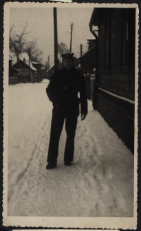 J&oacute;zef Czołpiński przy zakładzie szewskim swojego ojca, Białystok, 1963-64 r.