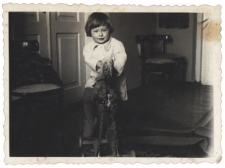 Kazimierz Krassowski na bujanym koniu w domu, ul. Modlińska 10, Białystok, 1937 r.