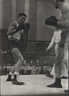 Janusz Mozolewski (przodem) podczas meczu Gwardia – Legia II, Warszawa, 1961-62 r.