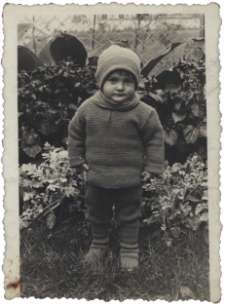 Roman Tylicki w ogrodzie, ul. Słonimska 6, Białystok, pierwsza połowa lat 30. XX w.