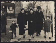 Rodzinny spacer, Białystok, lata 30. XX w.