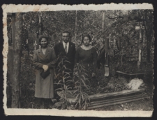 Rodzina Tylickich na cmentarzu, lata 30. XX w.