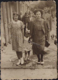 Rodzinny spacer, ul. Kilińskiego, Białystok, 1938 r.
