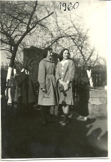 Kobiety w ogrodzie, ul. Starobojarska, Białystok, 1960 r.