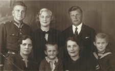 Ludwika i Julian Popławscy z dziećmi oraz goście z USA, Białystok, 1938 r.