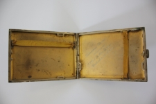 Papierośnica podarowana Henrykowi Sowińskiemu (&oacute;wczesnemu staroście Wadowickiemu), 10 listopada 1935 r.